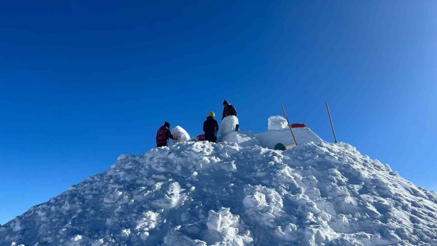 Sarıkamış Harekatı’nda Şehit Düşen Askerlerin Kardan Heykellerinin Yapımına Başlandı