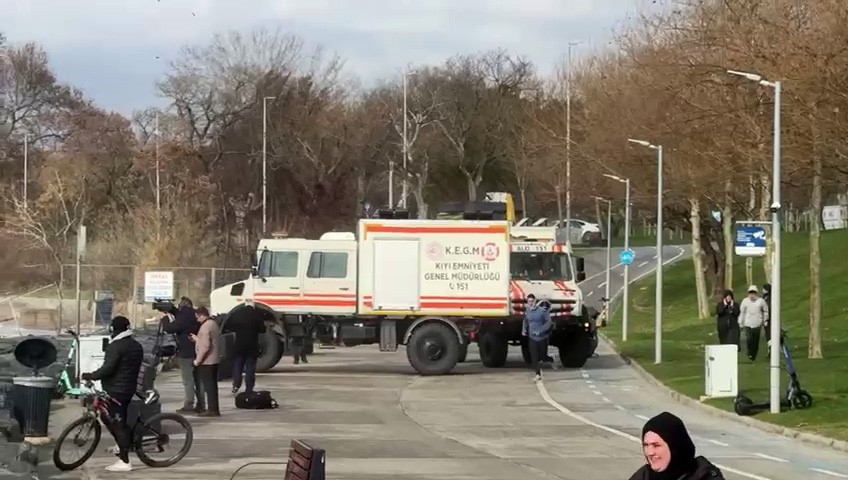 İ̇stanbul’da İki Tanker Acil Durum Çağrısında Bulundu, Gemiler Havadan Görüntülendi