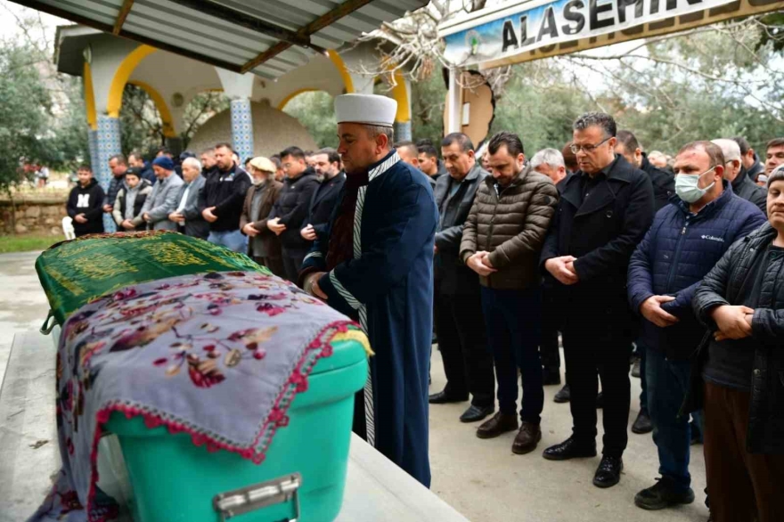 Eşi Tarafından Öldürülen Kadının Tabutunu Kadınlar Taşıdı