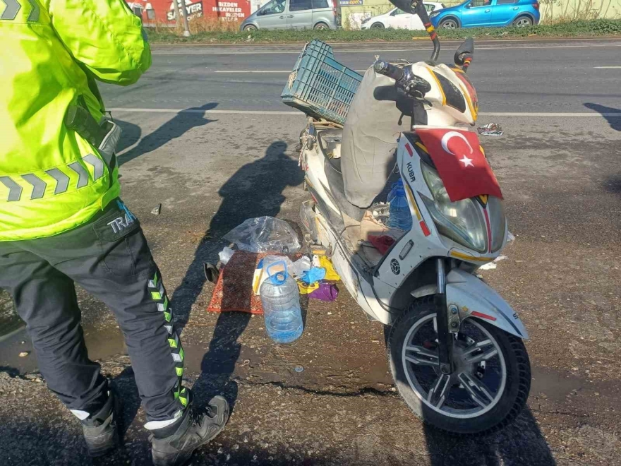 Otomobil İle Elektrikli Bisiklet Çarpıştı: 1 Ölü