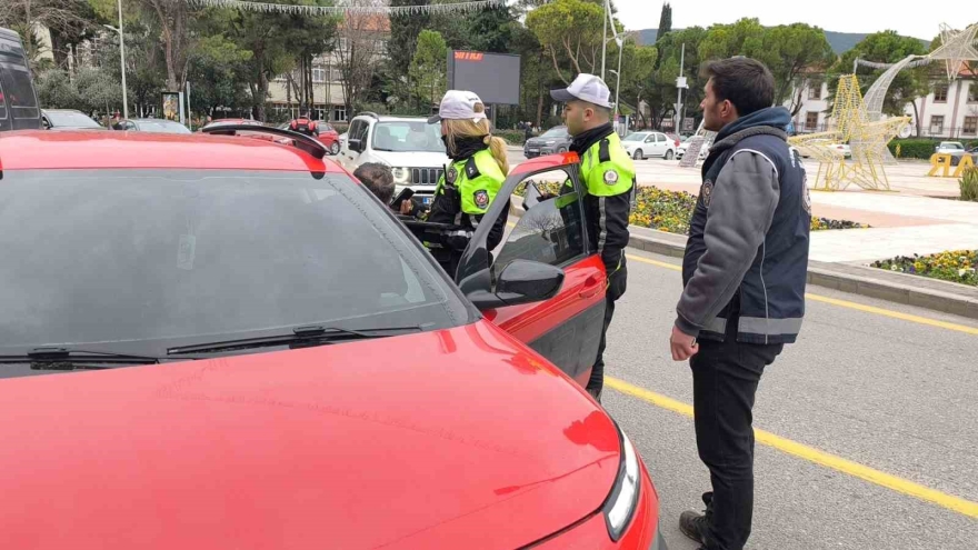 Muğla Cumhuriyet Meydanı’nda Geniş Kapsamlı Trafik Denetimi