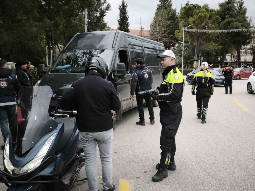 Muğla Cumhuriyet Meydanı’nda Geniş Kapsamlı Trafik Denetimi