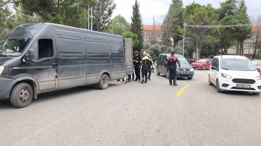 Muğla Cumhuriyet Meydanı’nda Geniş Kapsamlı Trafik Denetimi