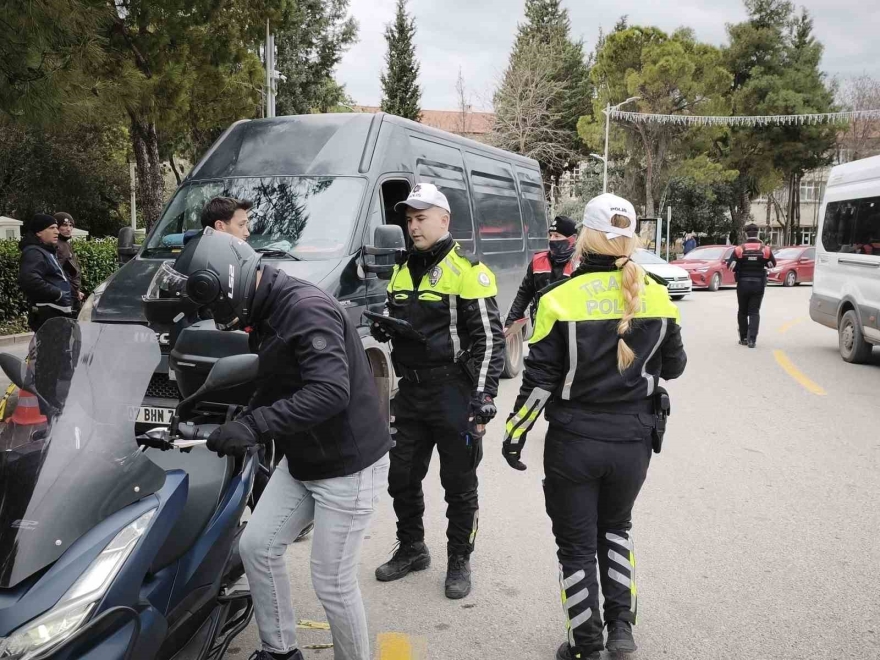 Muğla Cumhuriyet Meydanı’nda Geniş Kapsamlı Trafik Denetimi