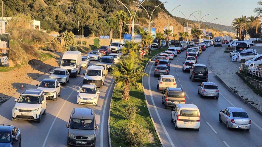 Bodrum’da Yeni Yıl Trafiği: "uzun Araç Kuyrukları Oluştu"