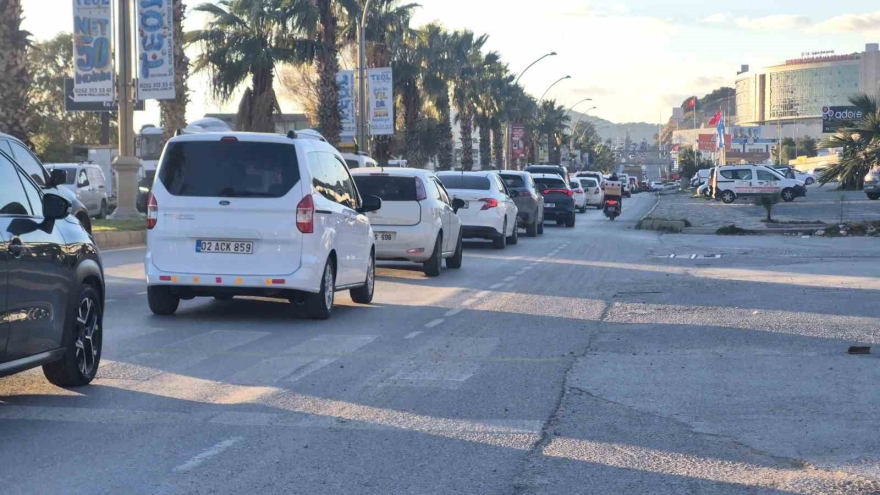 Bodrum’da Yeni Yıl Trafiği: "uzun Araç Kuyrukları Oluştu"