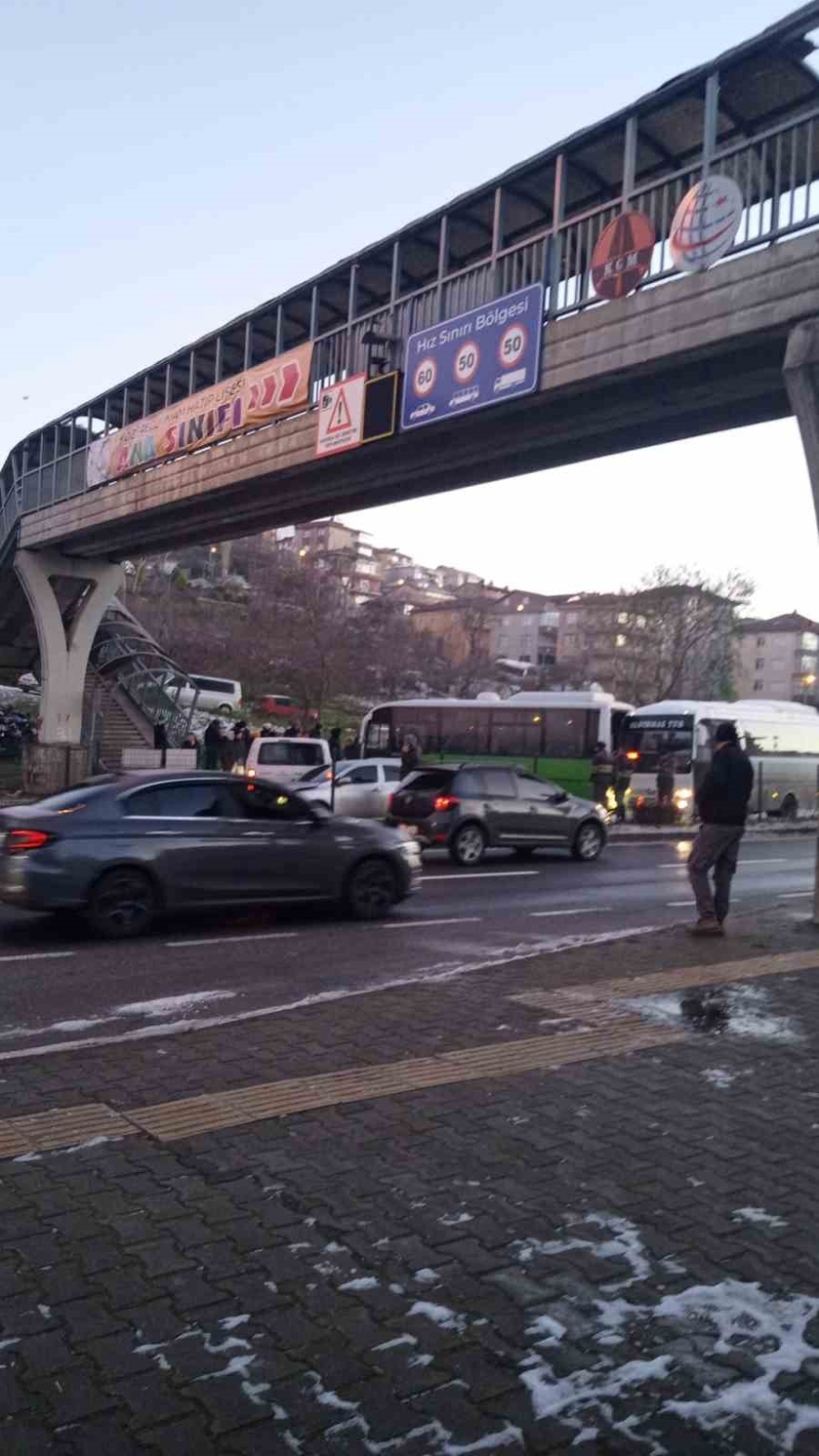 Buzlanma Zincirleme Kazaya Neden Oldu