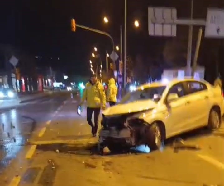 Kırmızı Işık İhlali Yapan Mikser Ortalığı Savaş Alanına Çevirdi; 5 Yaralı