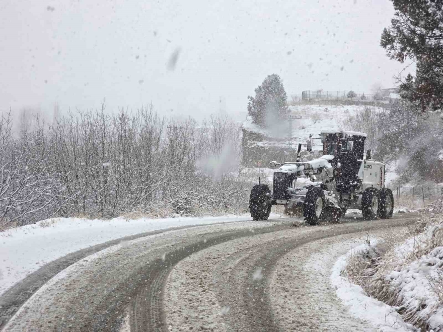 Pozantı’da Kar Yağışı Etkili Oldu