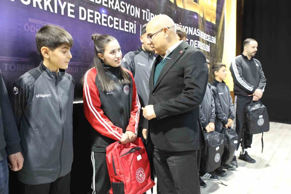 Ağrı’da 2025 Yılı Sporcu Ve Antrenör Ödül Töreni Yapıldı