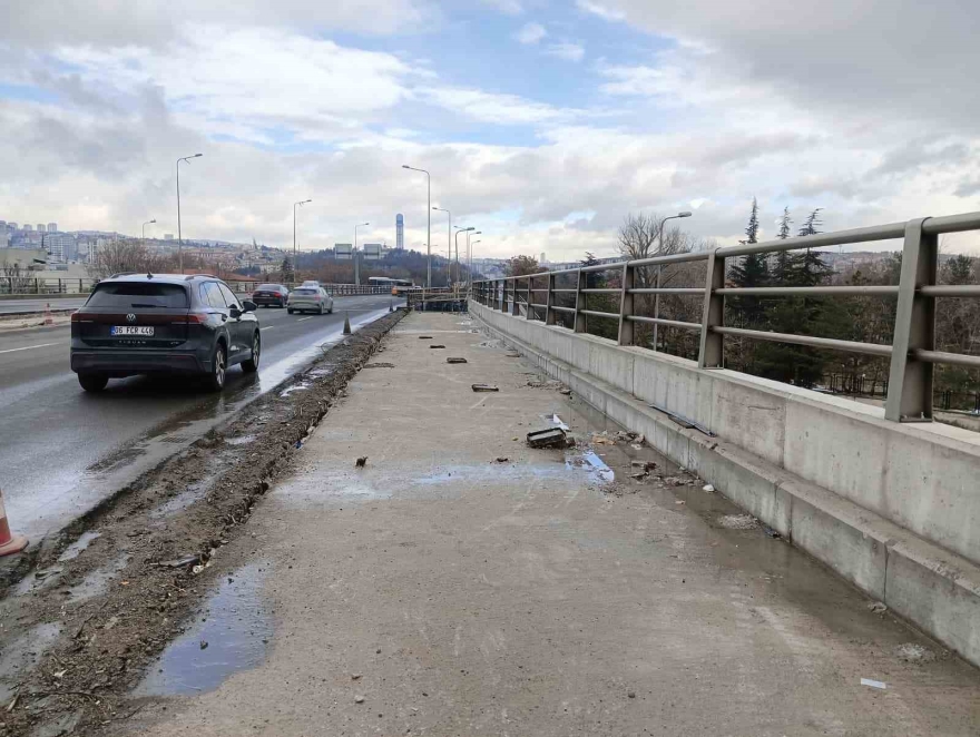 Fatih Köprüsü’ndeki Açık İnşaat Alanı, Ana Arterdeki Trafiği Tehlikeye Sokuyor