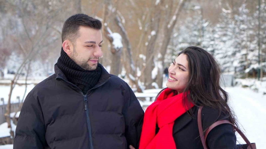 Karagöl Tabiat Parkı Beyaza Büründü, Gölün Yüzeyi Buz Tuttu