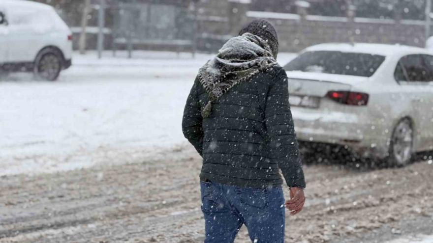 Siverek’te Kar Yağışı Hayatı Felç Etti, Kazalar Peş Peşe Geldi