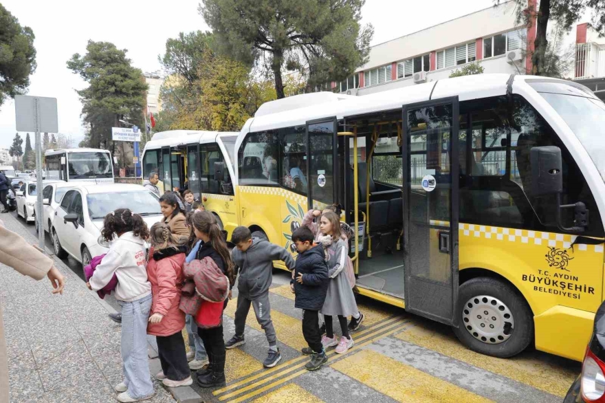 Aydın Büyükşehir Belediyesi Minik Öğrencileri Tiyatro İle Buluşturdu