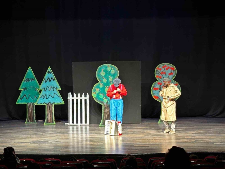 Aydın Büyükşehir Belediyesi Minik Öğrencileri Tiyatro İle Buluşturdu