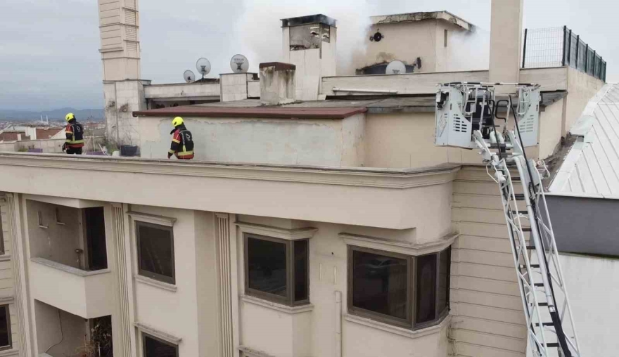 Eskiden Otel Olarak Kullanılan Binada Çıkan Yangın Korkuttu