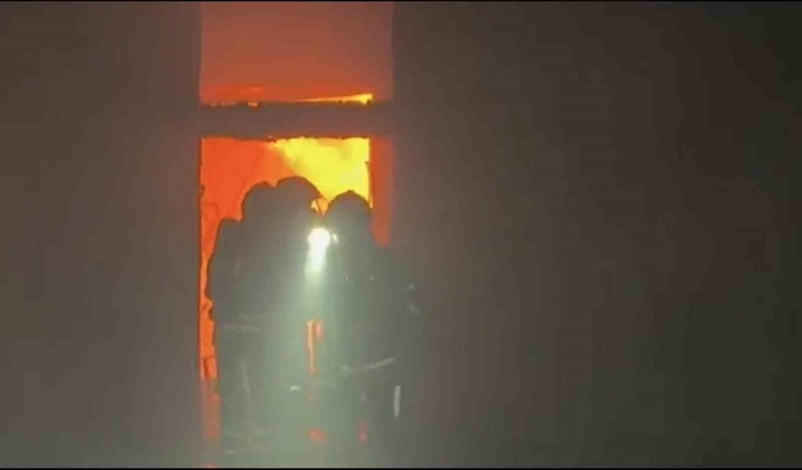 Eskiden Otel Olarak Kullanılan Binada Çıkan Yangın Korkuttu