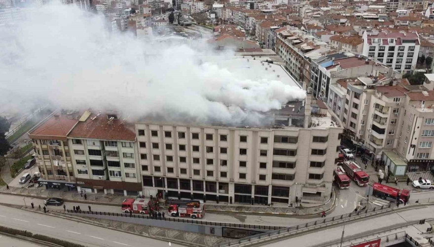 Eskiden Otel Olarak Kullanılan Binada Çıkan Yangın Korkuttu
