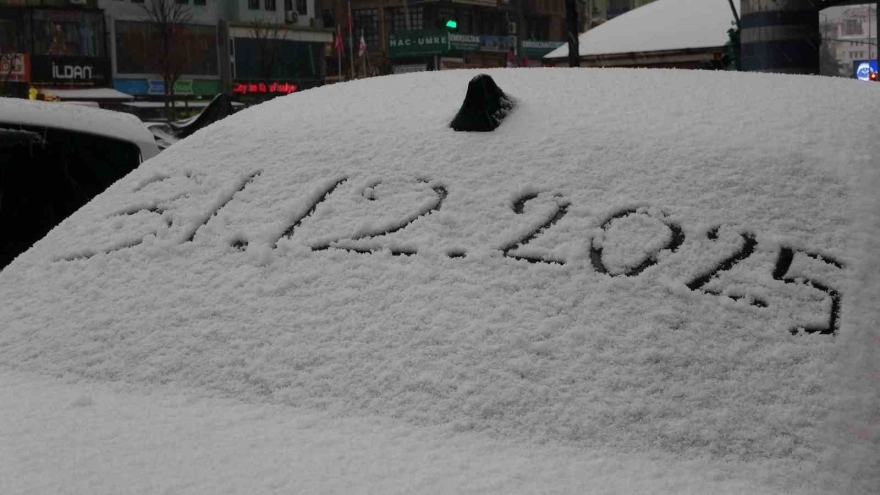 Bursa Şehir Merkezi De Beyazlara Büründü