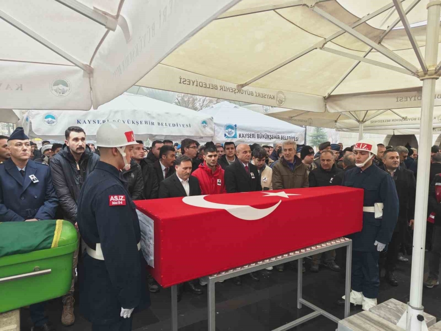 Trafik Kazasında Hayatını Kaybeden Kıbrıs Gazisi Toprağa Verildi