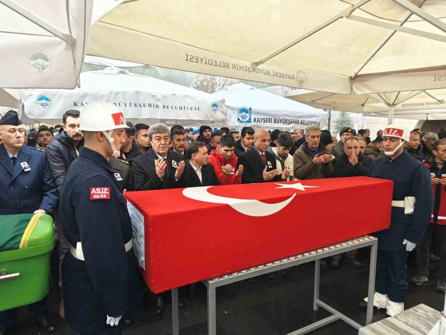Trafik Kazasında Hayatını Kaybeden Kıbrıs Gazisi Toprağa Verildi