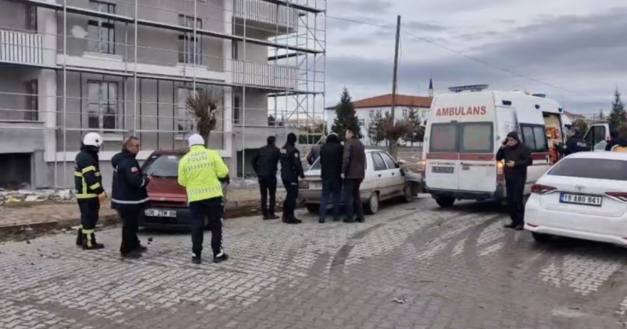 Çorum’da İki Otomobil Çarpıştı: 1 Yaralı