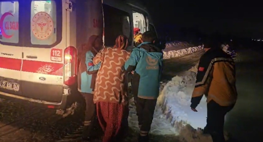 Doğum Sancısı Başlayan Kadının İmdadına Karlı Yolları Aşan Umke Ekipleri Yetişti