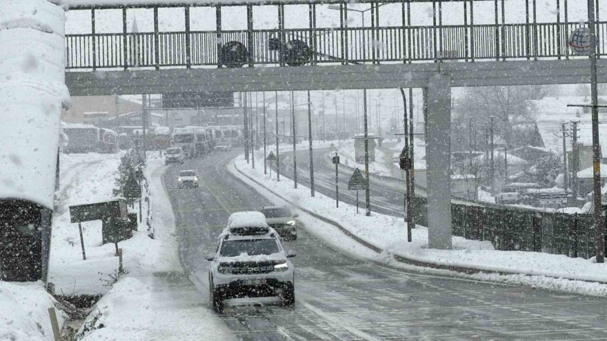 Bolu Dağı Ağır Tonajlı Araçlara Kapatıldı
