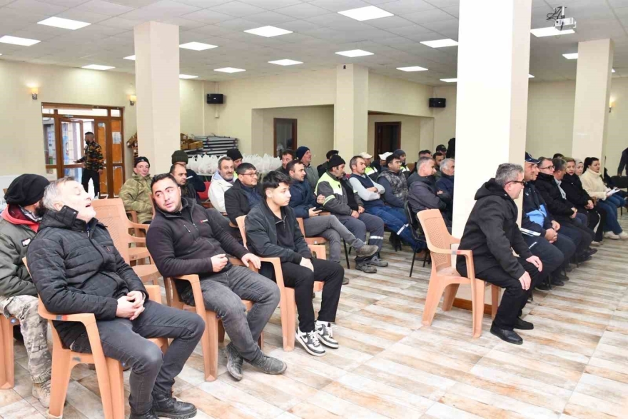 Başkan Karabacak’tan Personele Yeni Yıl Kutlaması Ve Yılbaşı Hediyesi