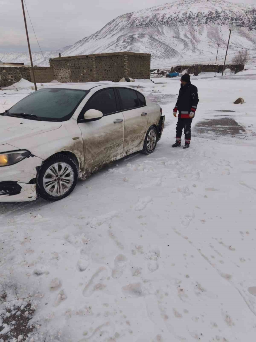 Iğdır-doğubayazıt Yolunda Zincirleme Kaza: 3 Yaralı