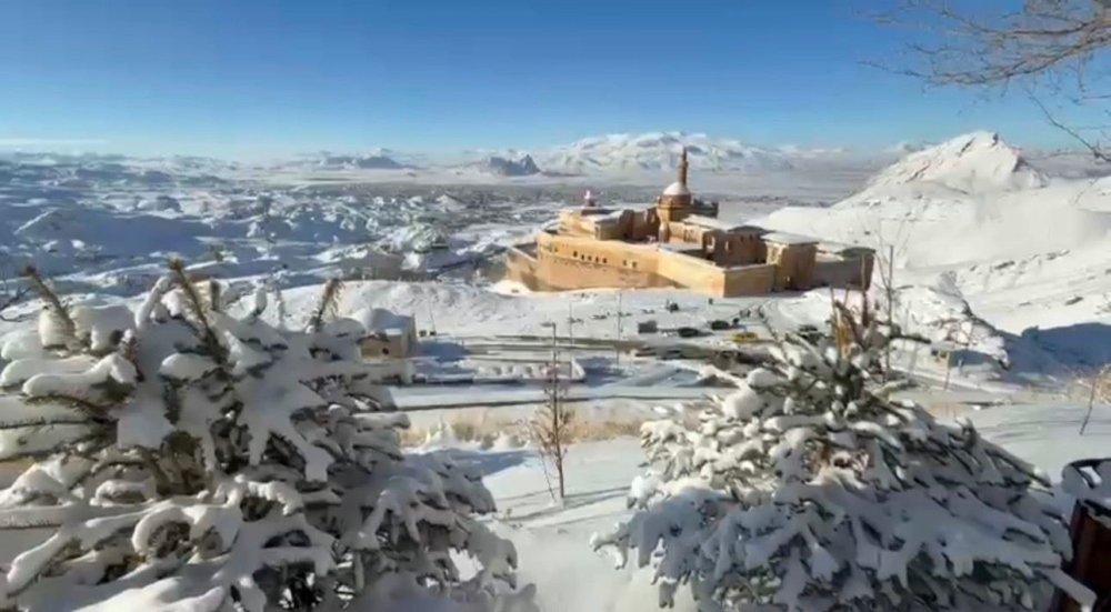 İshak Paşa Sarayı'nda Kış.. Güzelliği Ziyaretçileri Büyülüyor!