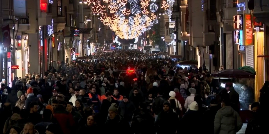 İ̇stiklal Caddesi’ndeki Yoğunluk Havadan Görüntülendi