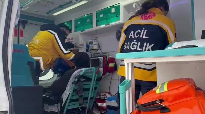 Gercüş’te Hasta Vatandaş, Ambulans Ve Mahsur Kalan Araçlar Kurtarıldı