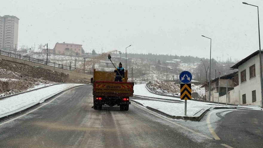 Malatya’da Karla Mücadele Sürüyor