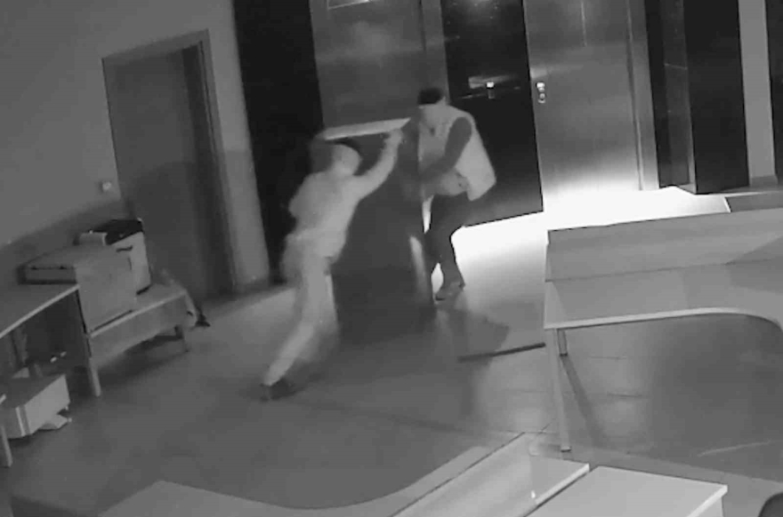 Manisa’da 2 Milyon Avroluk Soygun Kamerada: Çelik Kasayı Metrelerce Sürüklediler