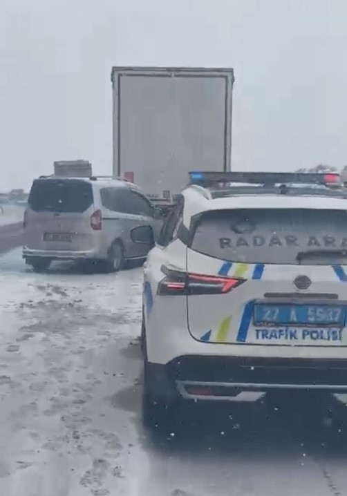 Osmaniye’de Yoğun Kar Yağışı Zincirleme Kazaya Neden Oldu