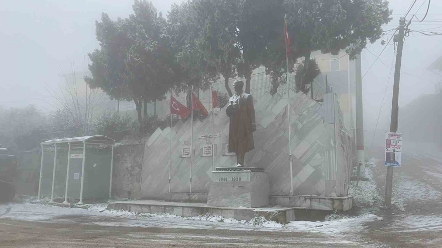 Sındırgı’nın Yüksek Kesimlerinde Kar Ve Buzlanma Etkisini Artırdı