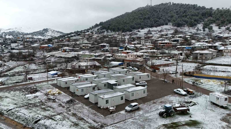 Sındırgı’nın Yüksek Kesimlerinde Kar Ve Buzlanma Etkisini Artırdı