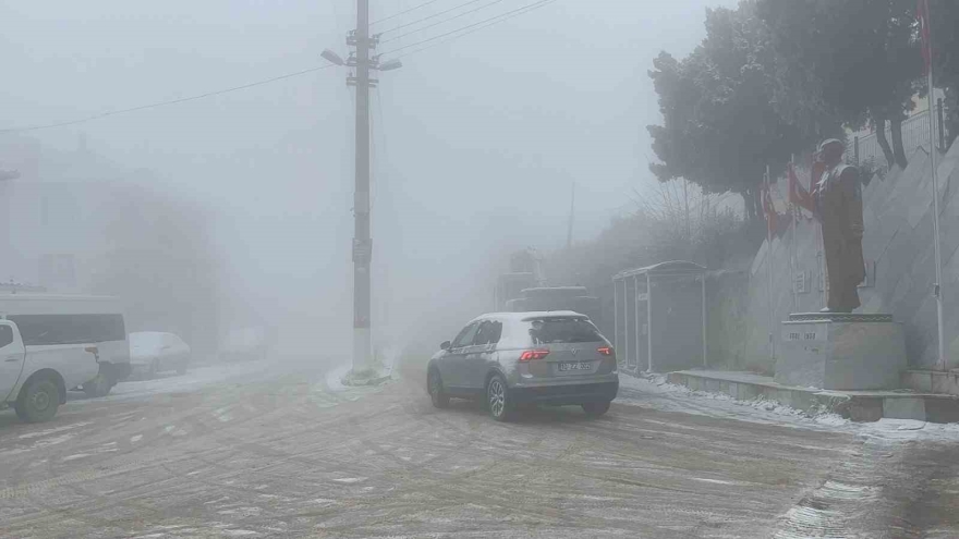 Sındırgı’nın Yüksek Kesimlerinde Kar Ve Buzlanma Etkisini Artırdı