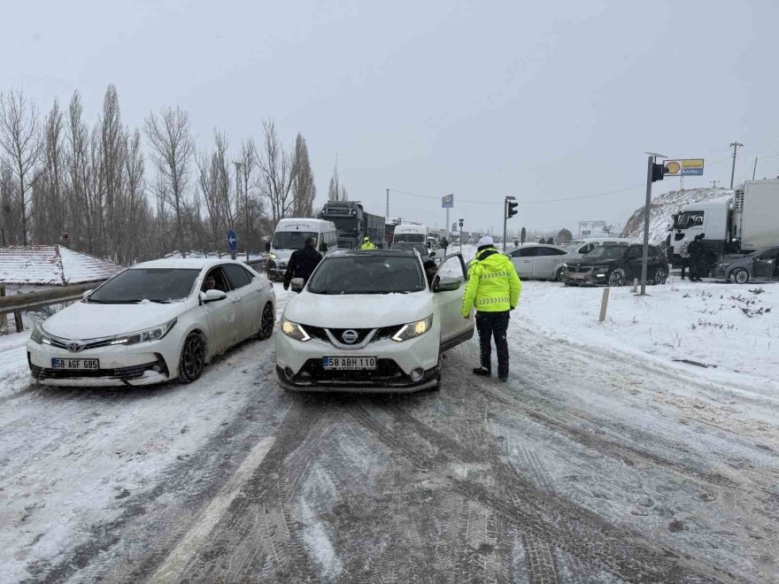 Sivas’ta Etkili Olan Kar, Hayatı Durma Noktasına Getirdi
