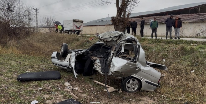 Tokat’ta Feci Kaza: İ̇kiye Ayrılan Otomobil Sürücüsü Ağır Yaralandı