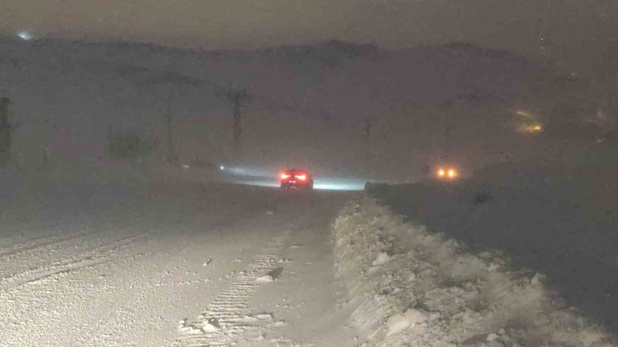Kurubaş Geçidi’nde Tipi Etkili Oluyor