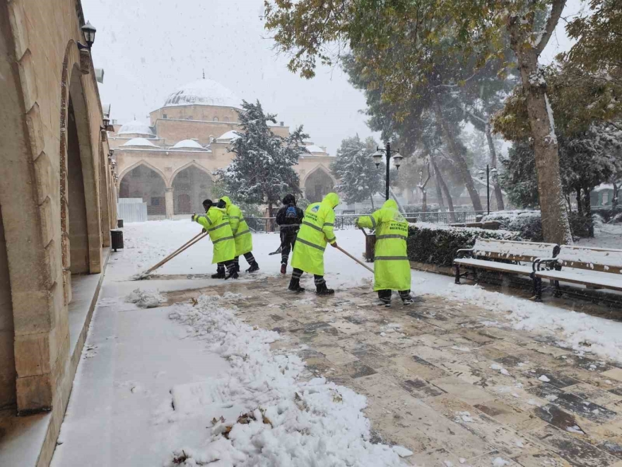 Eyyübiye Belediyesi Ekiplerinin Karla Mücadelesi Sürüyor