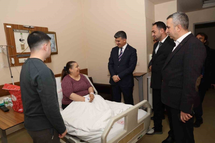 Şener, Yeni Yıl Gecesinde Kamu Çalışanlarıyla Buluştu