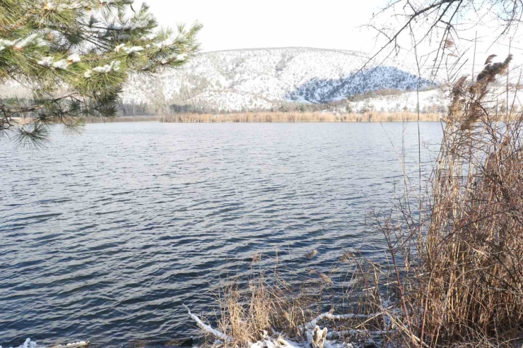 Başkentte Etkili Olan Kar Yağışı Eymir Gölü’nde Kartpostallık Görüntüler Oluşturdu
