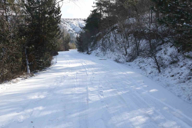 Başkentte Etkili Olan Kar Yağışı Eymir Gölü’nde Kartpostallık Görüntüler Oluşturdu
