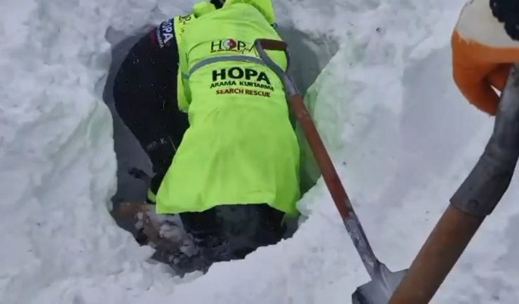 Artvin’de Çığ Bölgesinde Arama Kurtarma Çalışmaları İkinci Günde Yeniden Başladı