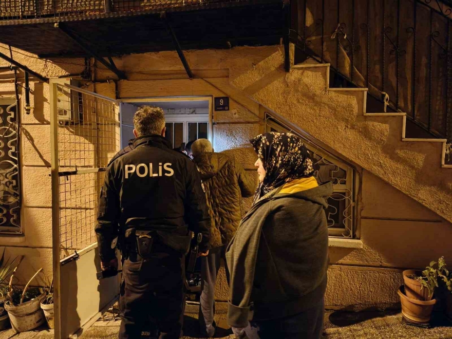 Yeni Yıla Balkonda Mahsur Kalarak Girdi