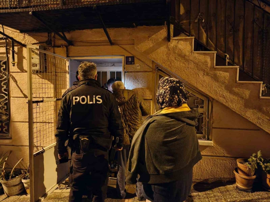 Yeni Yıla Balkonda Mahsur Kalarak Girdi