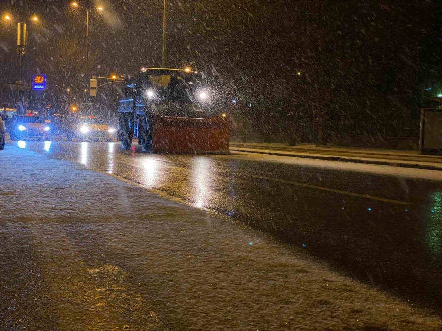 Ankara Yeni Yıla Kar Yağışı İle Girdi